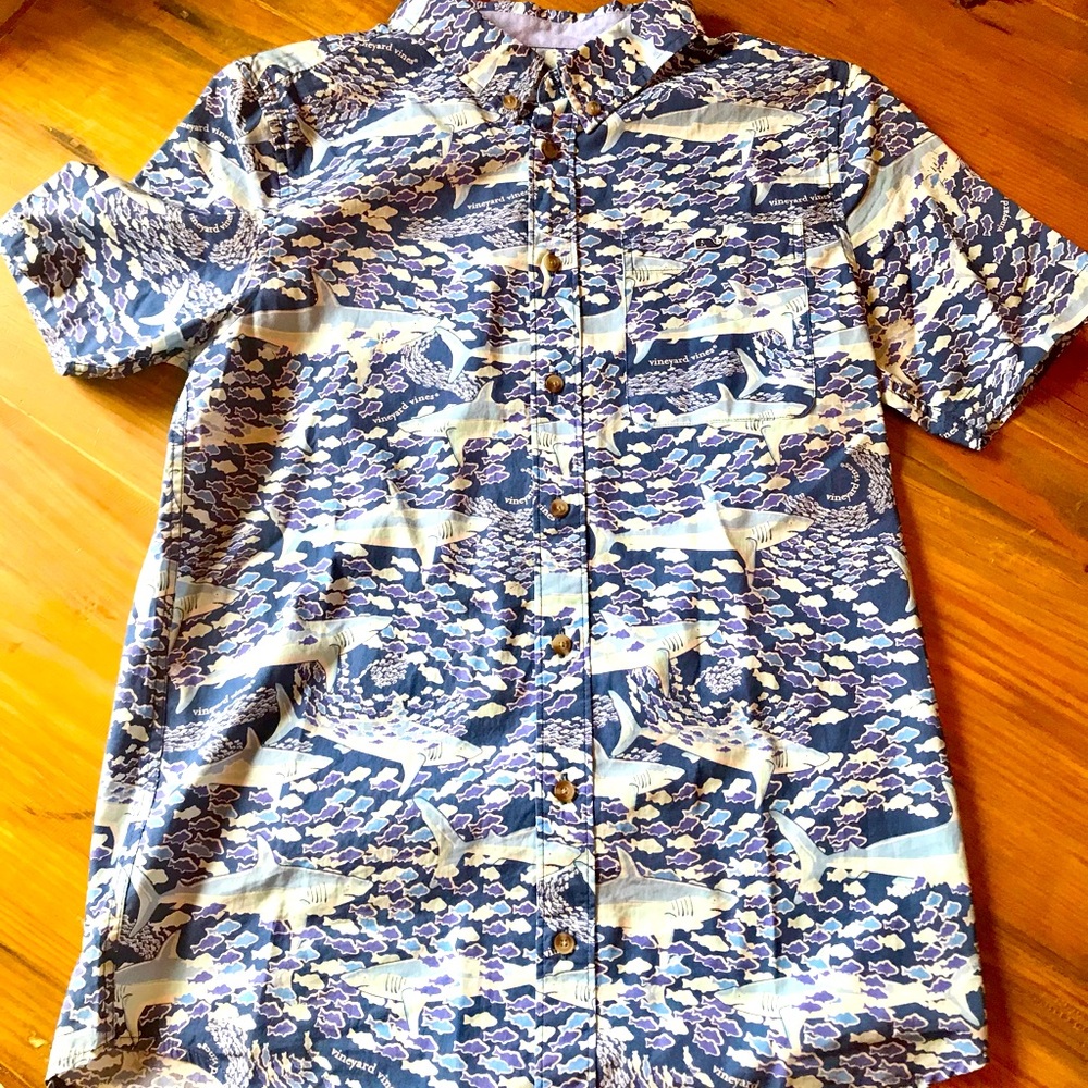 Vineyard Vines Button Down Shark Shirt NWOT (L)